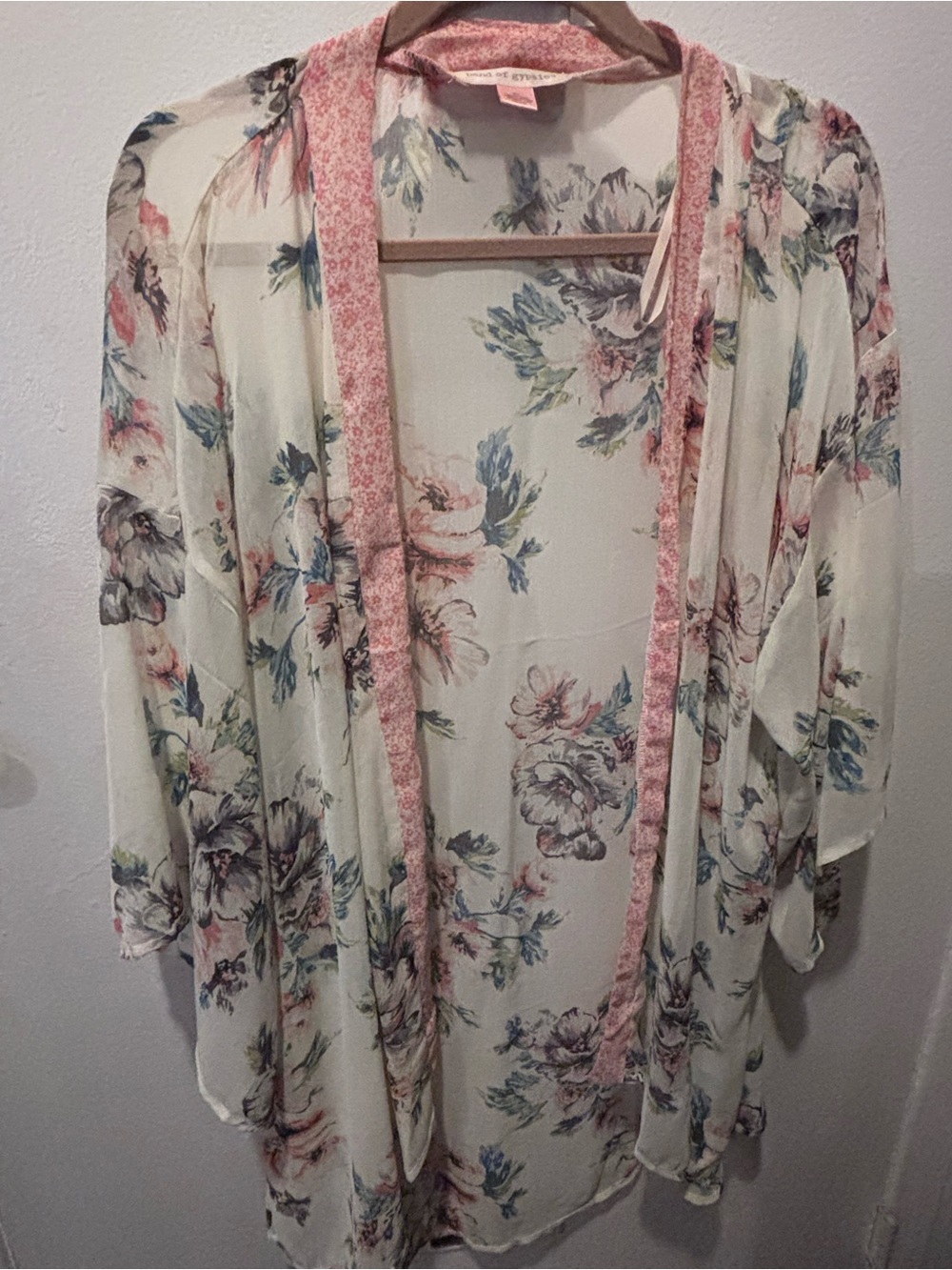 Band of Gypsies Floral Sheer Kimono Robe in Ivory and Pink